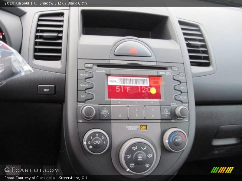 Shadow Black / Black Cloth 2010 Kia Soul 1.6