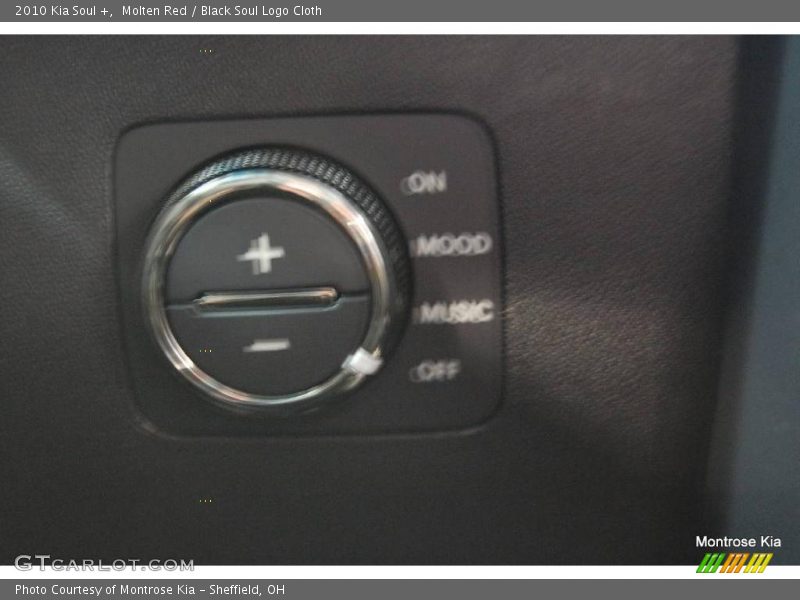 Molten Red / Black Soul Logo Cloth 2010 Kia Soul +