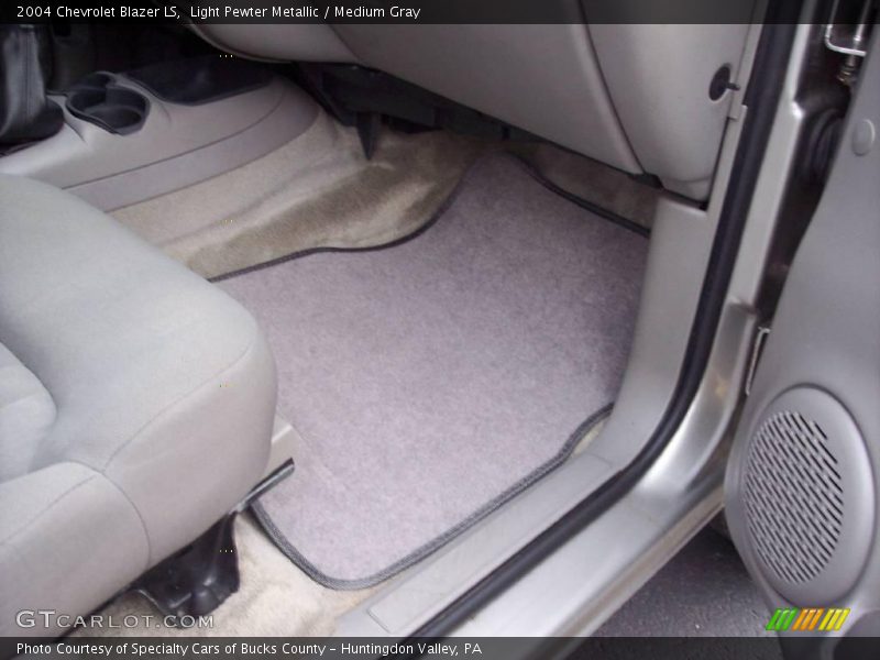 Light Pewter Metallic / Medium Gray 2004 Chevrolet Blazer LS