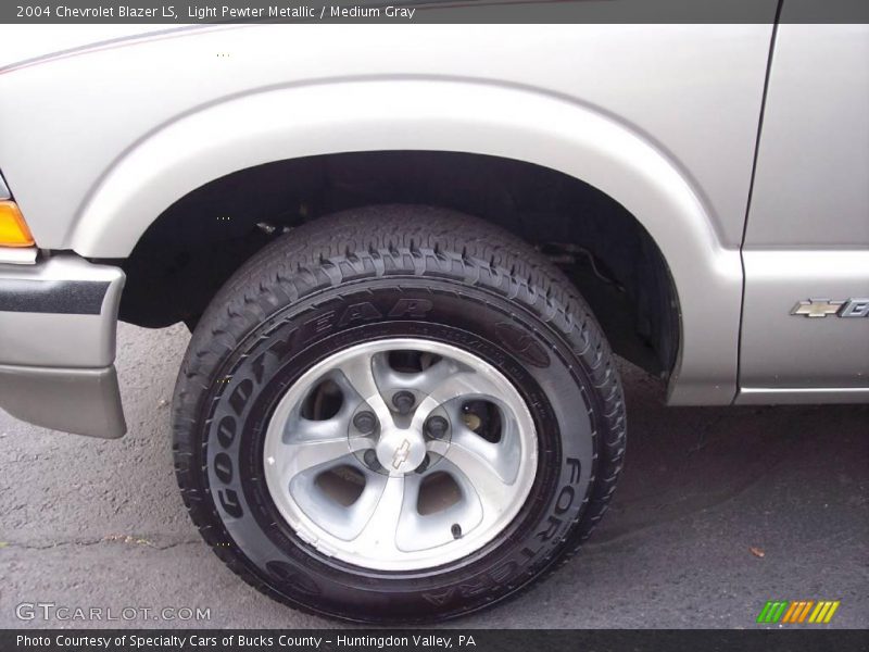 Light Pewter Metallic / Medium Gray 2004 Chevrolet Blazer LS