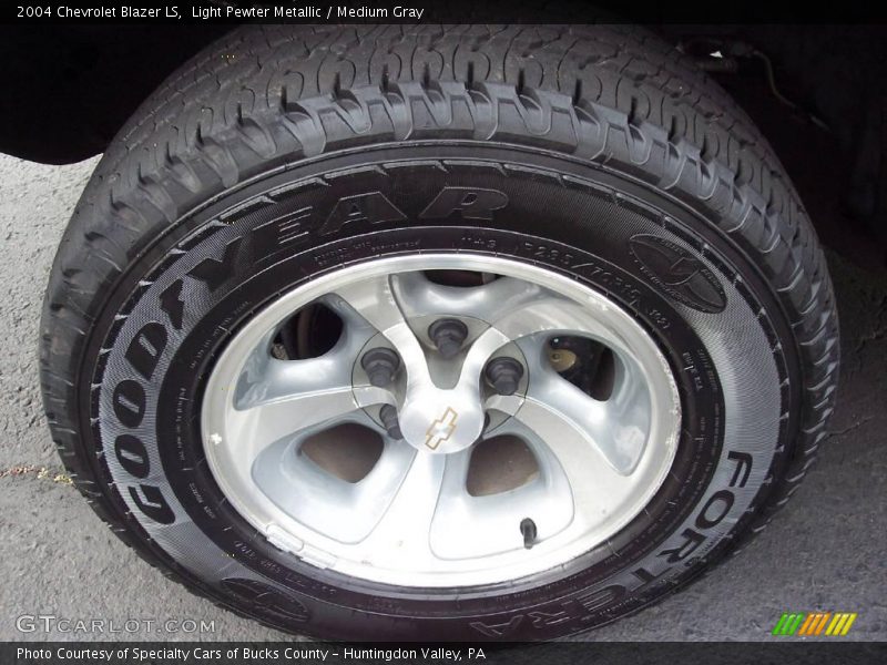 Light Pewter Metallic / Medium Gray 2004 Chevrolet Blazer LS