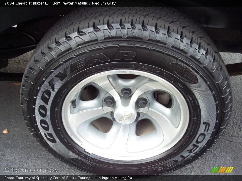 Light Pewter Metallic / Medium Gray 2004 Chevrolet Blazer LS