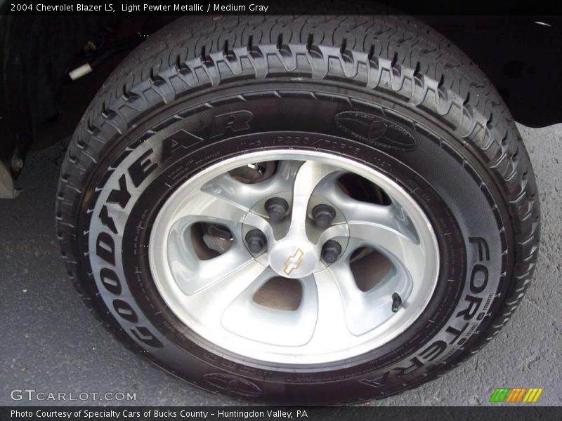 Light Pewter Metallic / Medium Gray 2004 Chevrolet Blazer LS