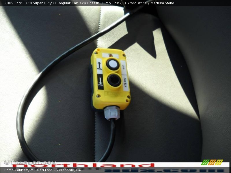 Oxford White / Medium Stone 2009 Ford F350 Super Duty XL Regular Cab 4x4 Chassis Dump Truck