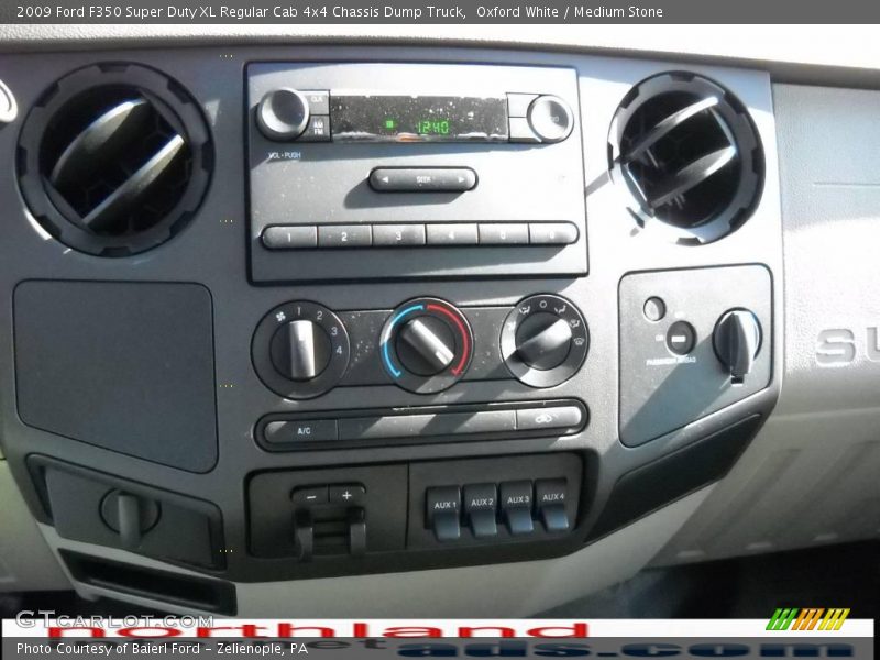 Oxford White / Medium Stone 2009 Ford F350 Super Duty XL Regular Cab 4x4 Chassis Dump Truck
