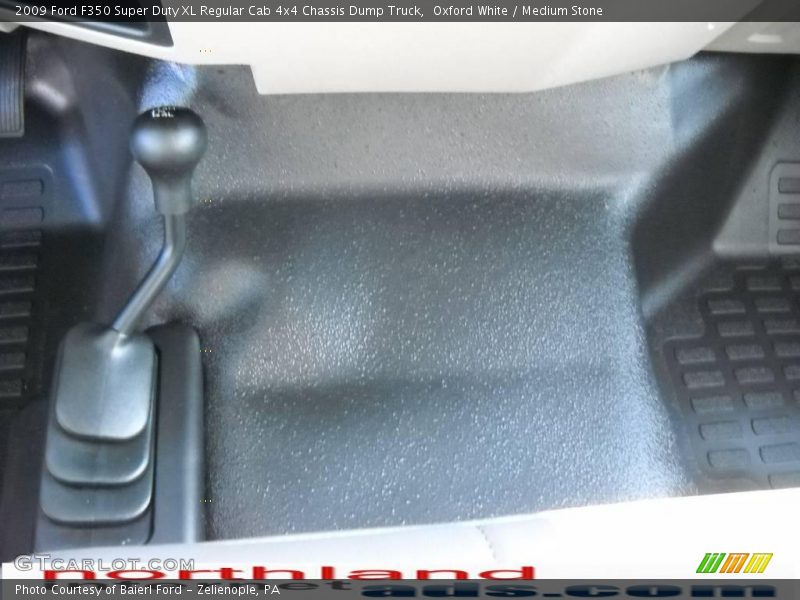 Oxford White / Medium Stone 2009 Ford F350 Super Duty XL Regular Cab 4x4 Chassis Dump Truck