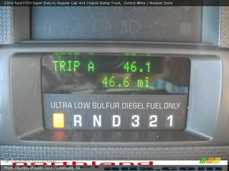 Oxford White / Medium Stone 2009 Ford F350 Super Duty XL Regular Cab 4x4 Chassis Dump Truck