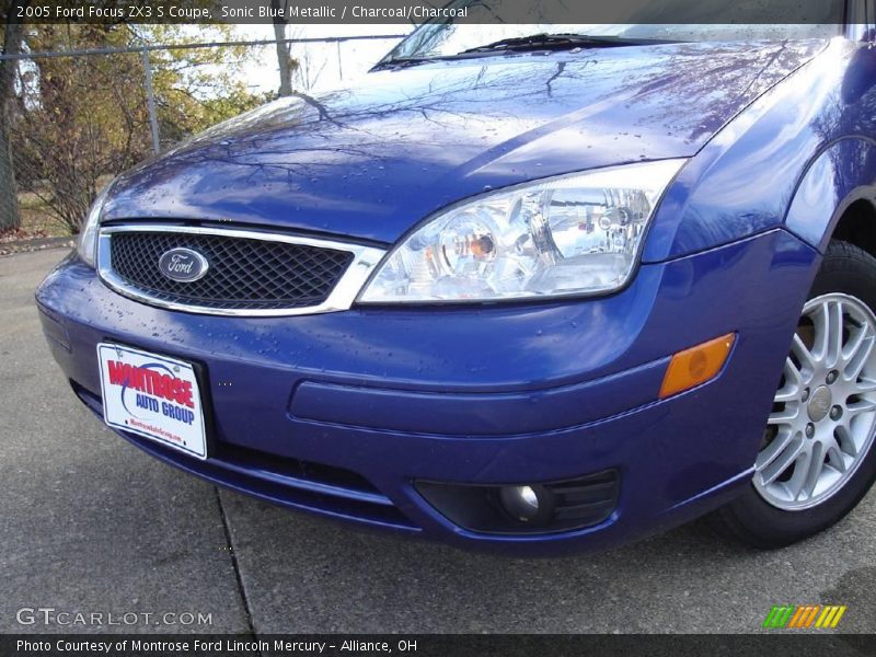 Sonic Blue Metallic / Charcoal/Charcoal 2005 Ford Focus ZX3 S Coupe