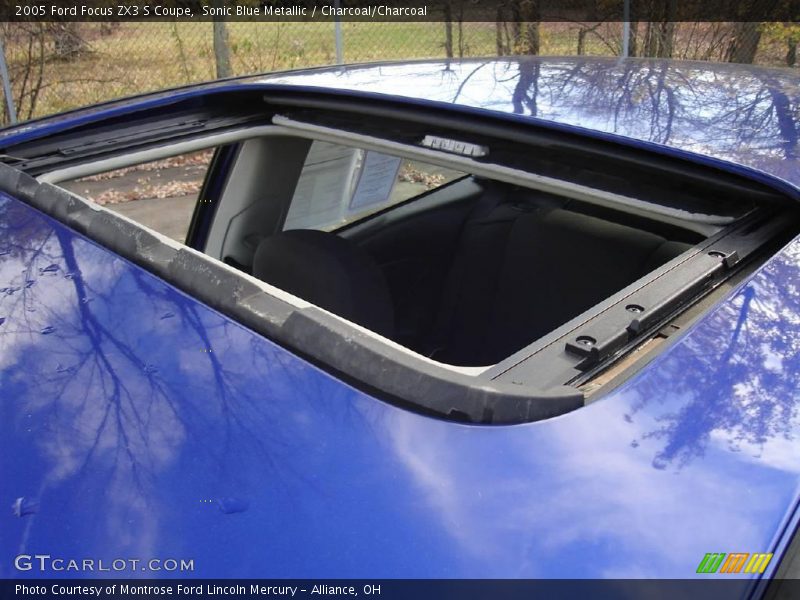 Sonic Blue Metallic / Charcoal/Charcoal 2005 Ford Focus ZX3 S Coupe