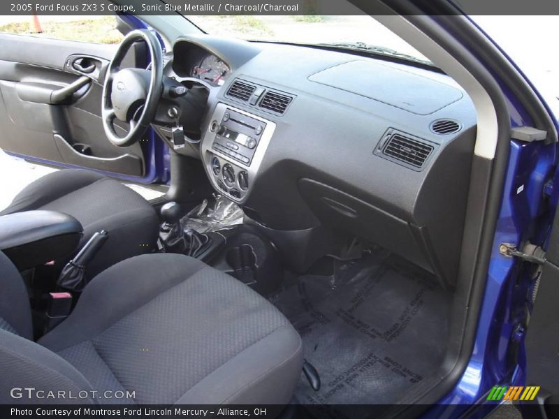 Sonic Blue Metallic / Charcoal/Charcoal 2005 Ford Focus ZX3 S Coupe