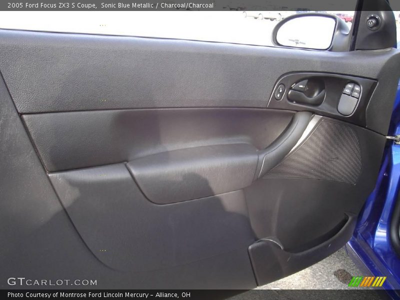 Sonic Blue Metallic / Charcoal/Charcoal 2005 Ford Focus ZX3 S Coupe