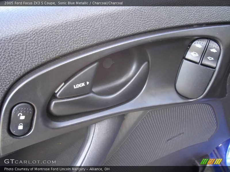 Sonic Blue Metallic / Charcoal/Charcoal 2005 Ford Focus ZX3 S Coupe