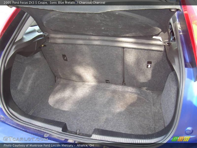 Sonic Blue Metallic / Charcoal/Charcoal 2005 Ford Focus ZX3 S Coupe