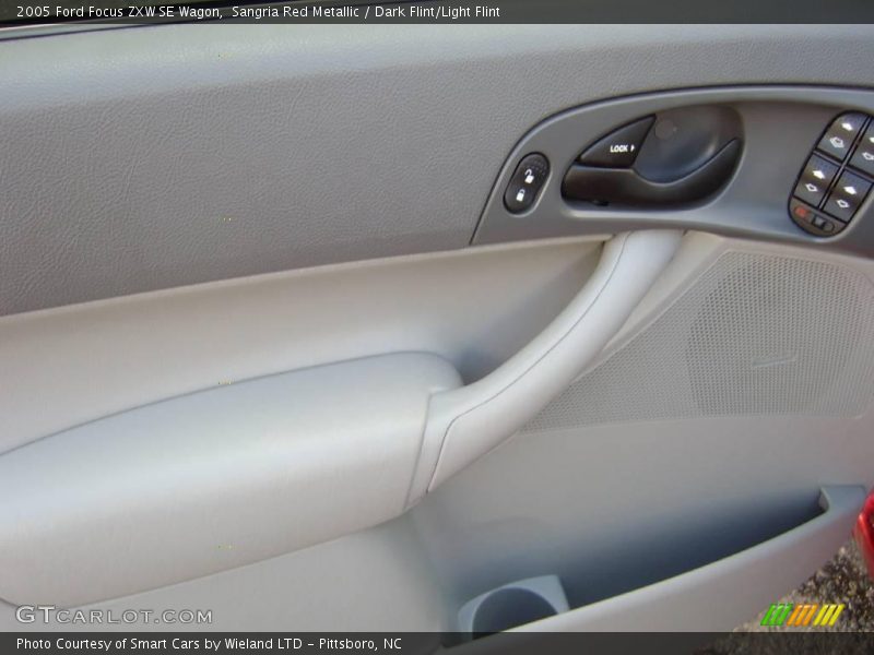 Sangria Red Metallic / Dark Flint/Light Flint 2005 Ford Focus ZXW SE Wagon
