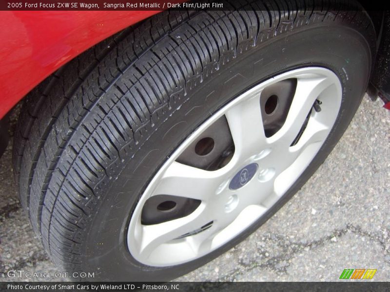 Sangria Red Metallic / Dark Flint/Light Flint 2005 Ford Focus ZXW SE Wagon