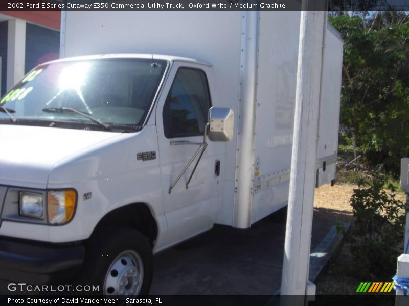 Oxford White / Medium Graphite 2002 Ford E Series Cutaway E350 Commercial Utility Truck