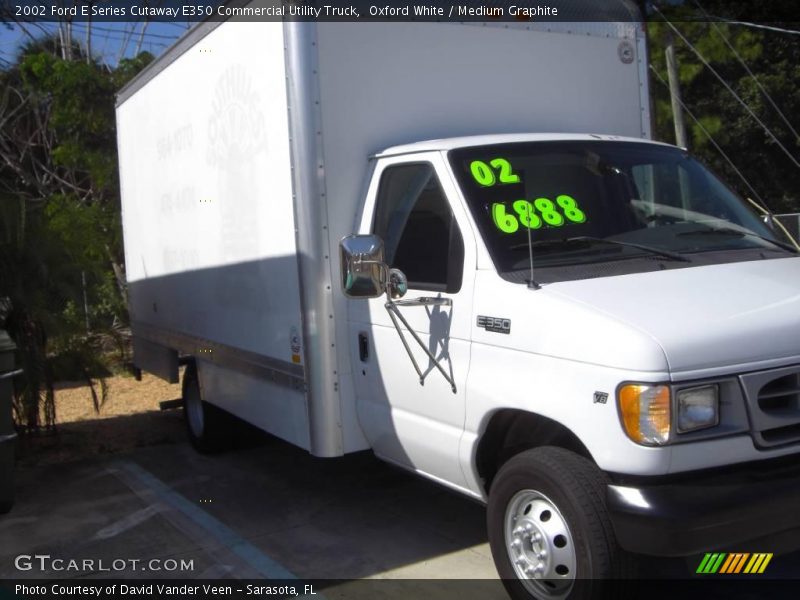 Oxford White / Medium Graphite 2002 Ford E Series Cutaway E350 Commercial Utility Truck