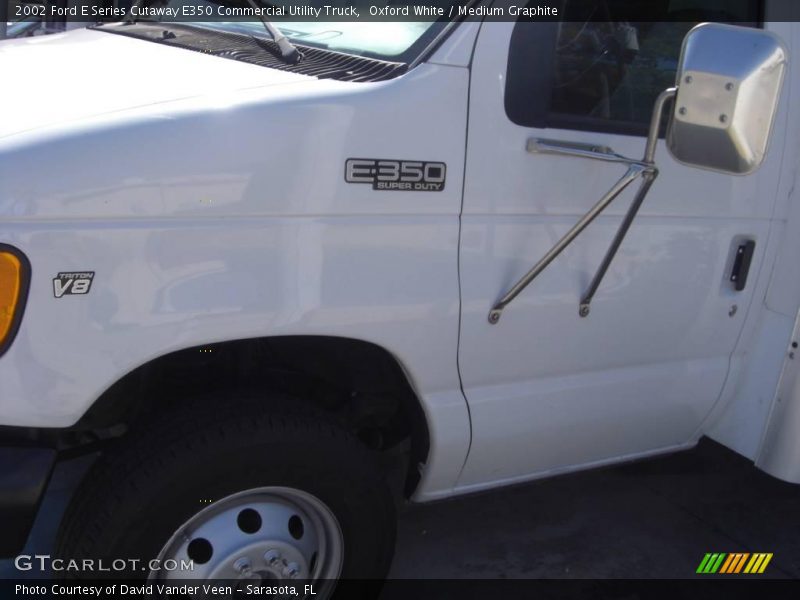 Oxford White / Medium Graphite 2002 Ford E Series Cutaway E350 Commercial Utility Truck