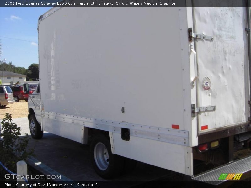 Oxford White / Medium Graphite 2002 Ford E Series Cutaway E350 Commercial Utility Truck