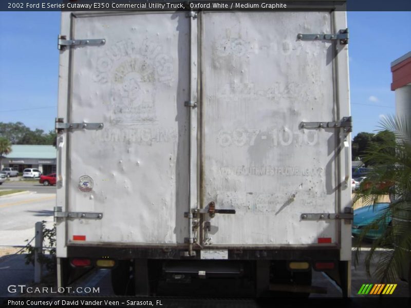 Oxford White / Medium Graphite 2002 Ford E Series Cutaway E350 Commercial Utility Truck