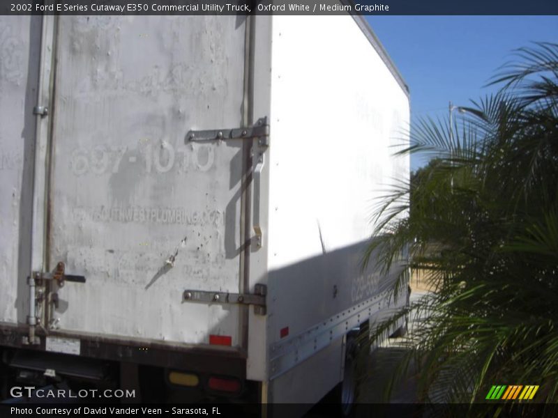 Oxford White / Medium Graphite 2002 Ford E Series Cutaway E350 Commercial Utility Truck
