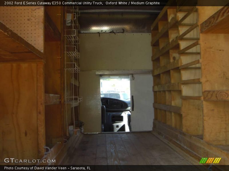 Oxford White / Medium Graphite 2002 Ford E Series Cutaway E350 Commercial Utility Truck