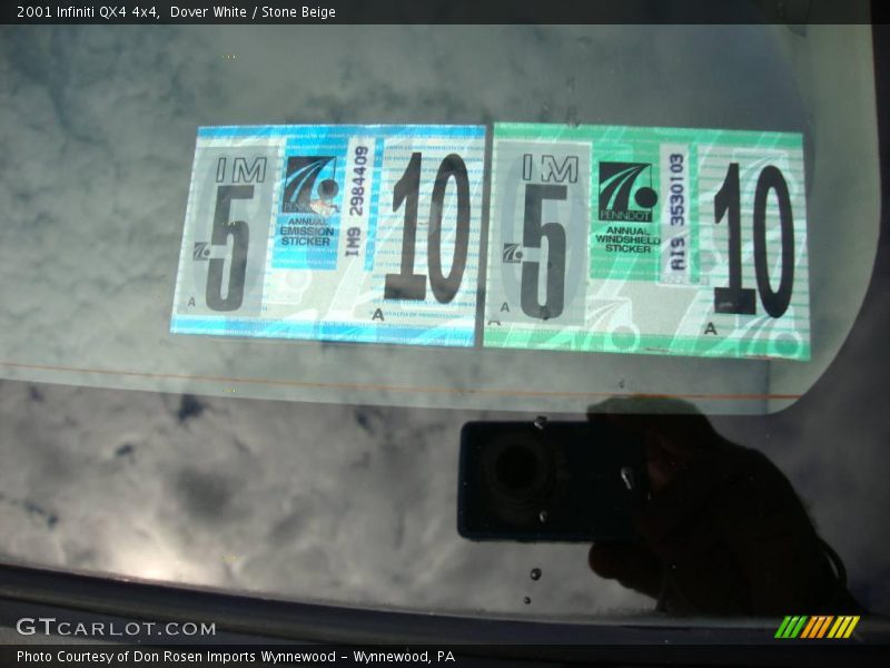 Dover White / Stone Beige 2001 Infiniti QX4 4x4