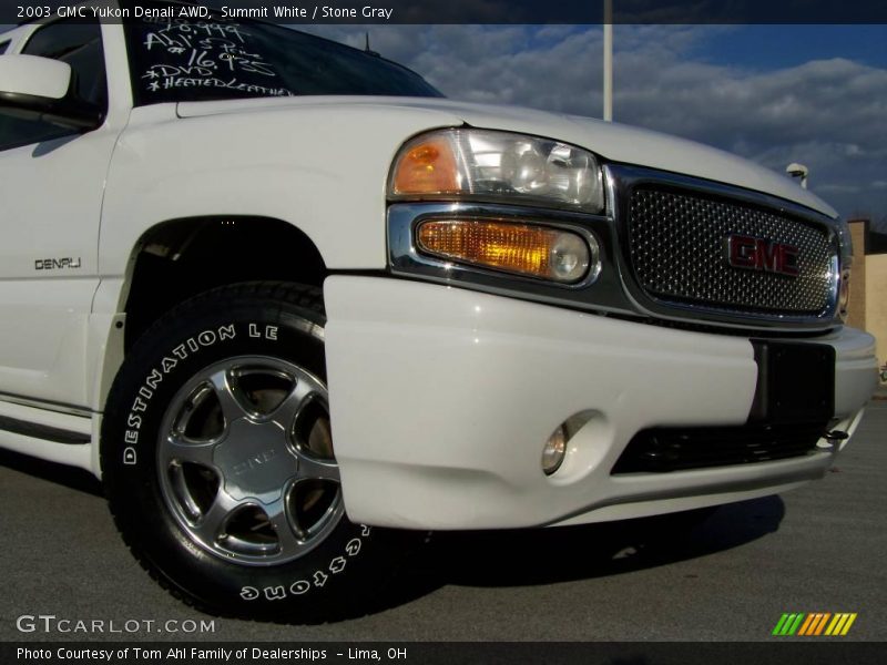 Summit White / Stone Gray 2003 GMC Yukon Denali AWD