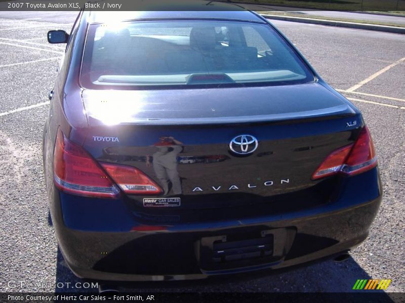 Black / Ivory 2007 Toyota Avalon XLS