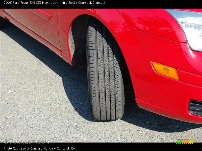 Infra-Red / Charcoal/Charcoal 2006 Ford Focus ZX5 SES Hatchback