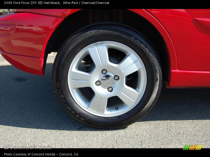Infra-Red / Charcoal/Charcoal 2006 Ford Focus ZX5 SES Hatchback