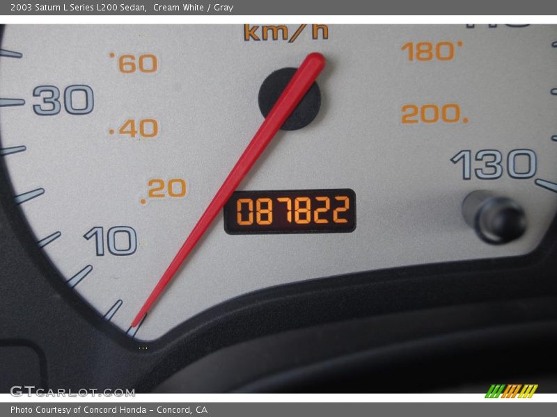 Cream White / Gray 2003 Saturn L Series L200 Sedan