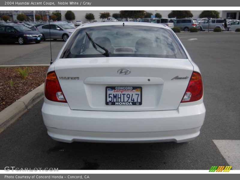 Noble White / Gray 2004 Hyundai Accent Coupe