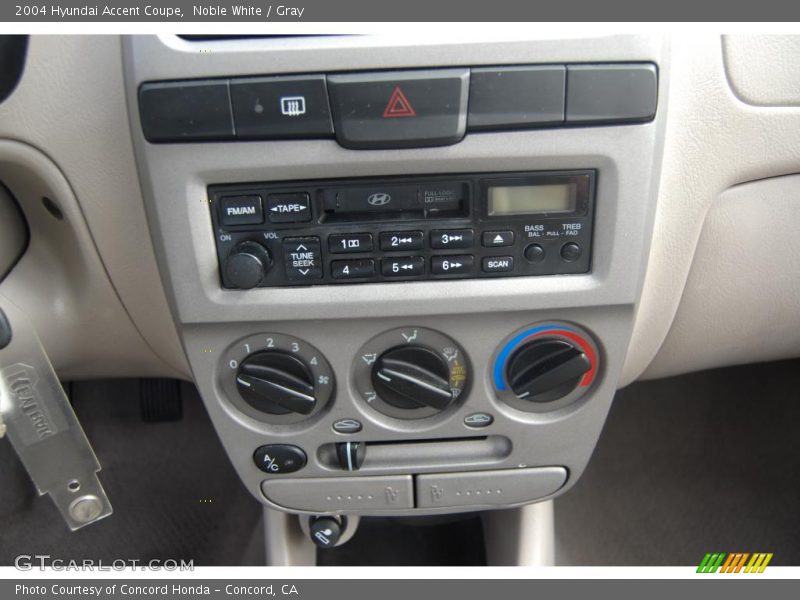 Noble White / Gray 2004 Hyundai Accent Coupe