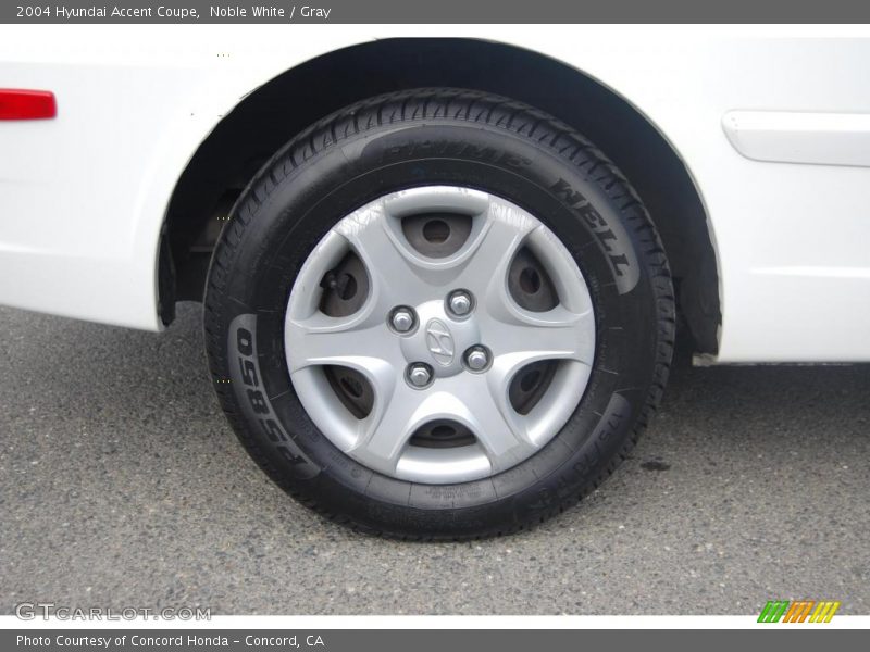 Noble White / Gray 2004 Hyundai Accent Coupe