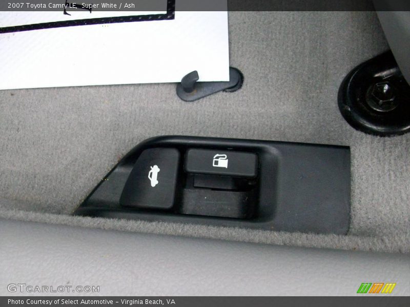 Super White / Ash 2007 Toyota Camry LE