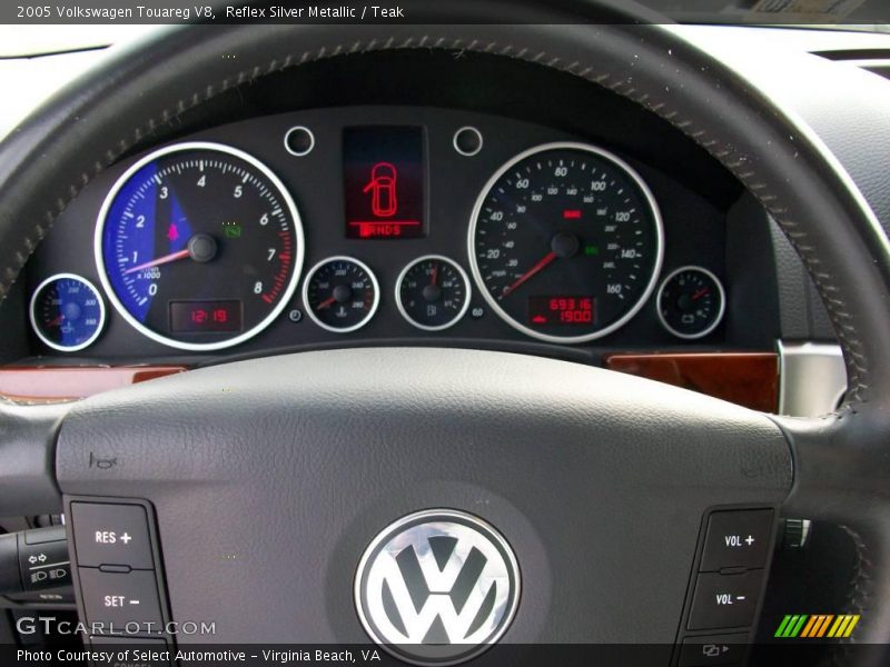 Reflex Silver Metallic / Teak 2005 Volkswagen Touareg V8