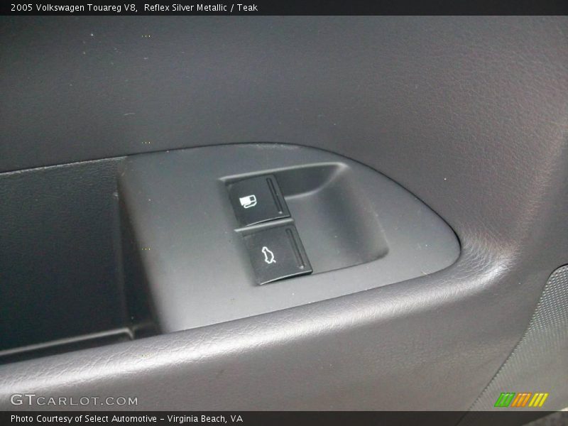 Reflex Silver Metallic / Teak 2005 Volkswagen Touareg V8