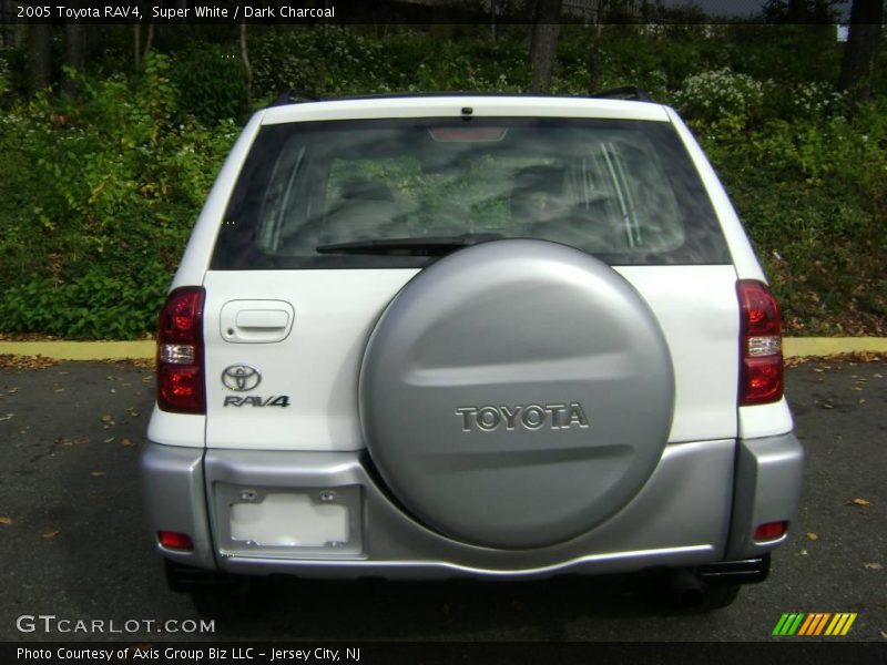 Super White / Dark Charcoal 2005 Toyota RAV4