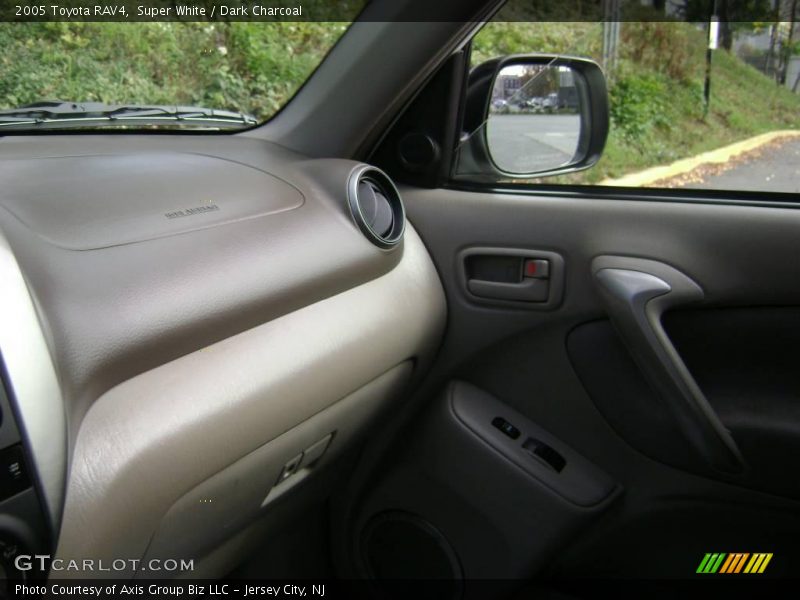 Super White / Dark Charcoal 2005 Toyota RAV4