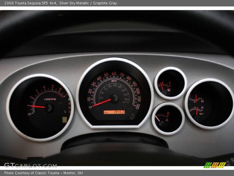 Silver Sky Metallic / Graphite Gray 2009 Toyota Sequoia SR5 4x4