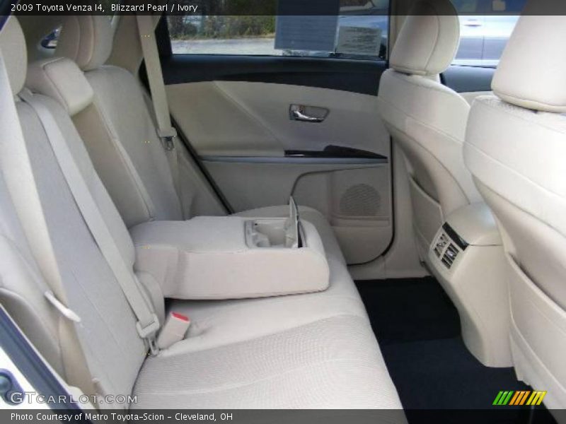 Blizzard Pearl / Ivory 2009 Toyota Venza I4