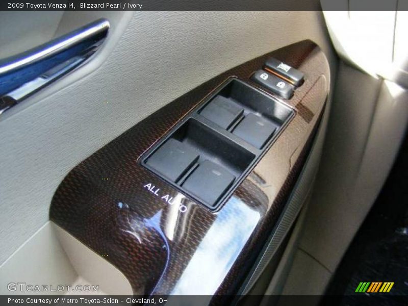 Blizzard Pearl / Ivory 2009 Toyota Venza I4