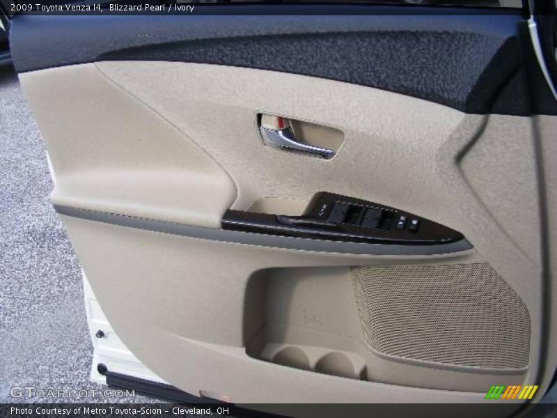 Blizzard Pearl / Ivory 2009 Toyota Venza I4