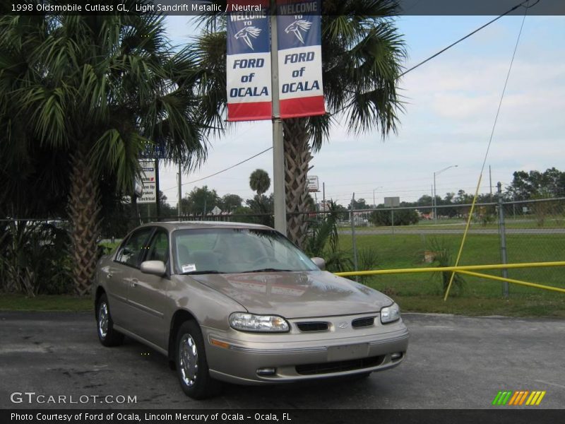 Light Sandrift Metallic / Neutral 1998 Oldsmobile Cutlass GL