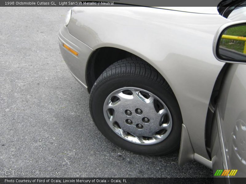 Light Sandrift Metallic / Neutral 1998 Oldsmobile Cutlass GL