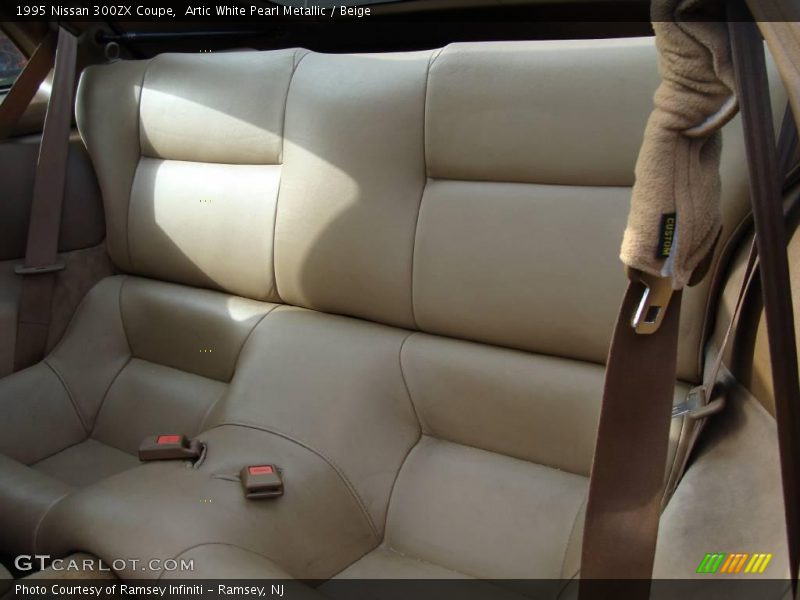 Artic White Pearl Metallic / Beige 1995 Nissan 300ZX Coupe