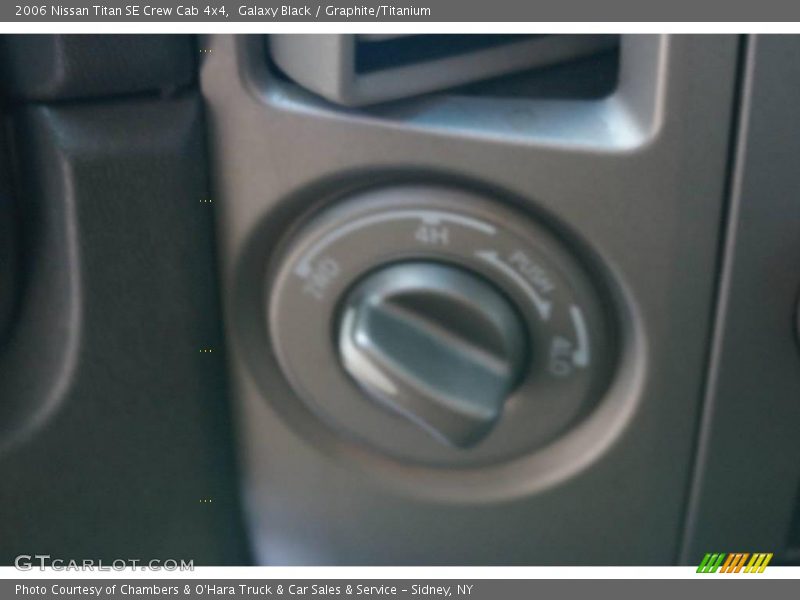 Galaxy Black / Graphite/Titanium 2006 Nissan Titan SE Crew Cab 4x4