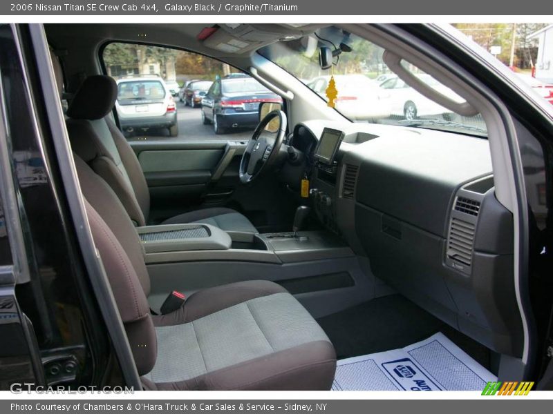 Galaxy Black / Graphite/Titanium 2006 Nissan Titan SE Crew Cab 4x4