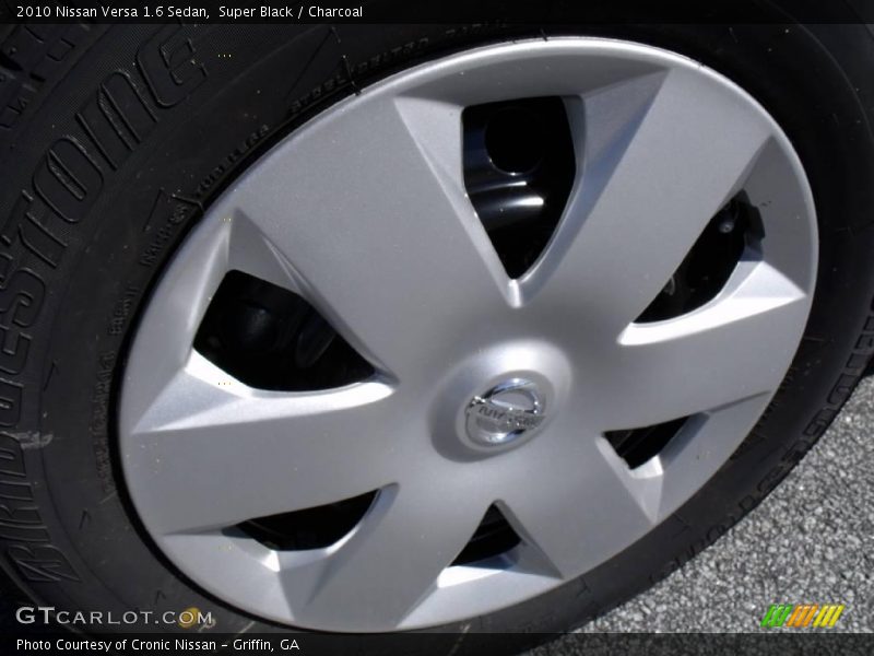 Super Black / Charcoal 2010 Nissan Versa 1.6 Sedan